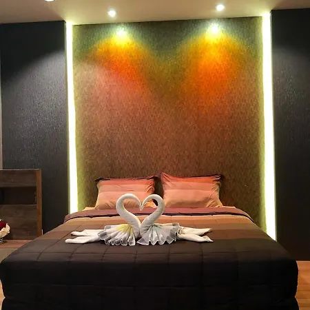 6 Kisilik Oezel Havuzlu Oxy House